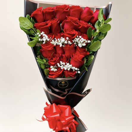 Amor-aniversario – Ramillete en caída de rosas